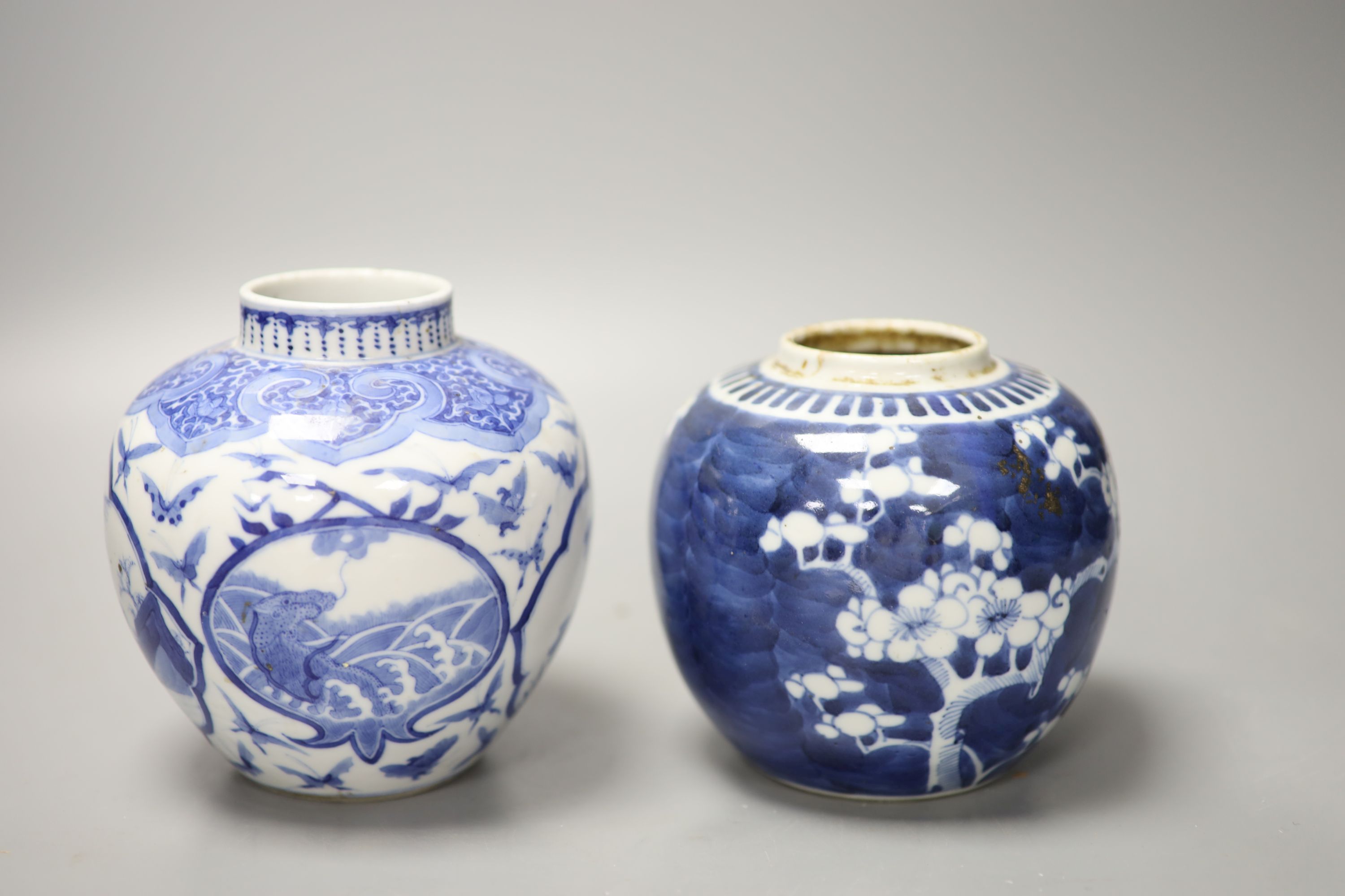 Two late 19th century Chinese blue and white jars, tallest 14cm